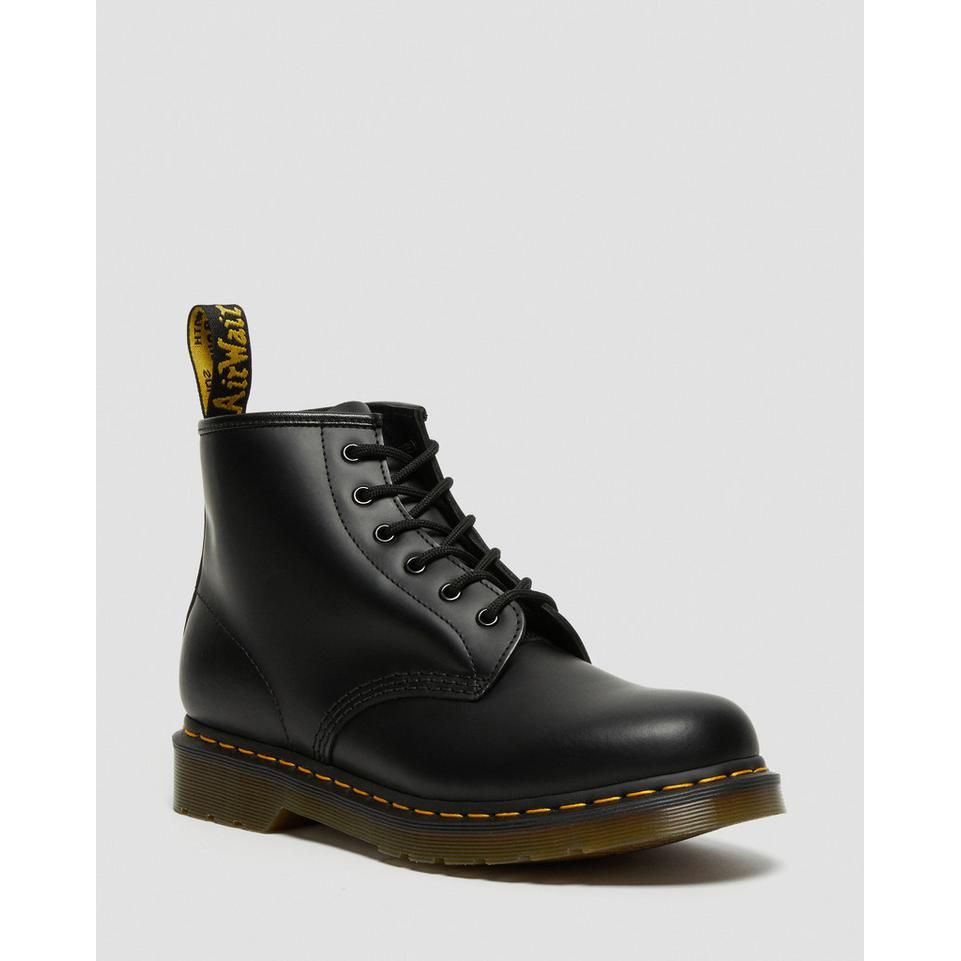 Stivaletti con cuciture gialle in pelle smooth nero