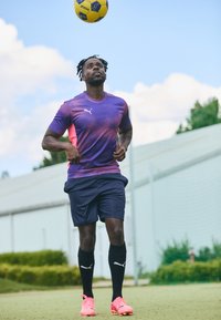 FUTURE 7 PLAY FG/AG - Scarpe da calcio per erba sintetica - sunset glow/black/sun stream