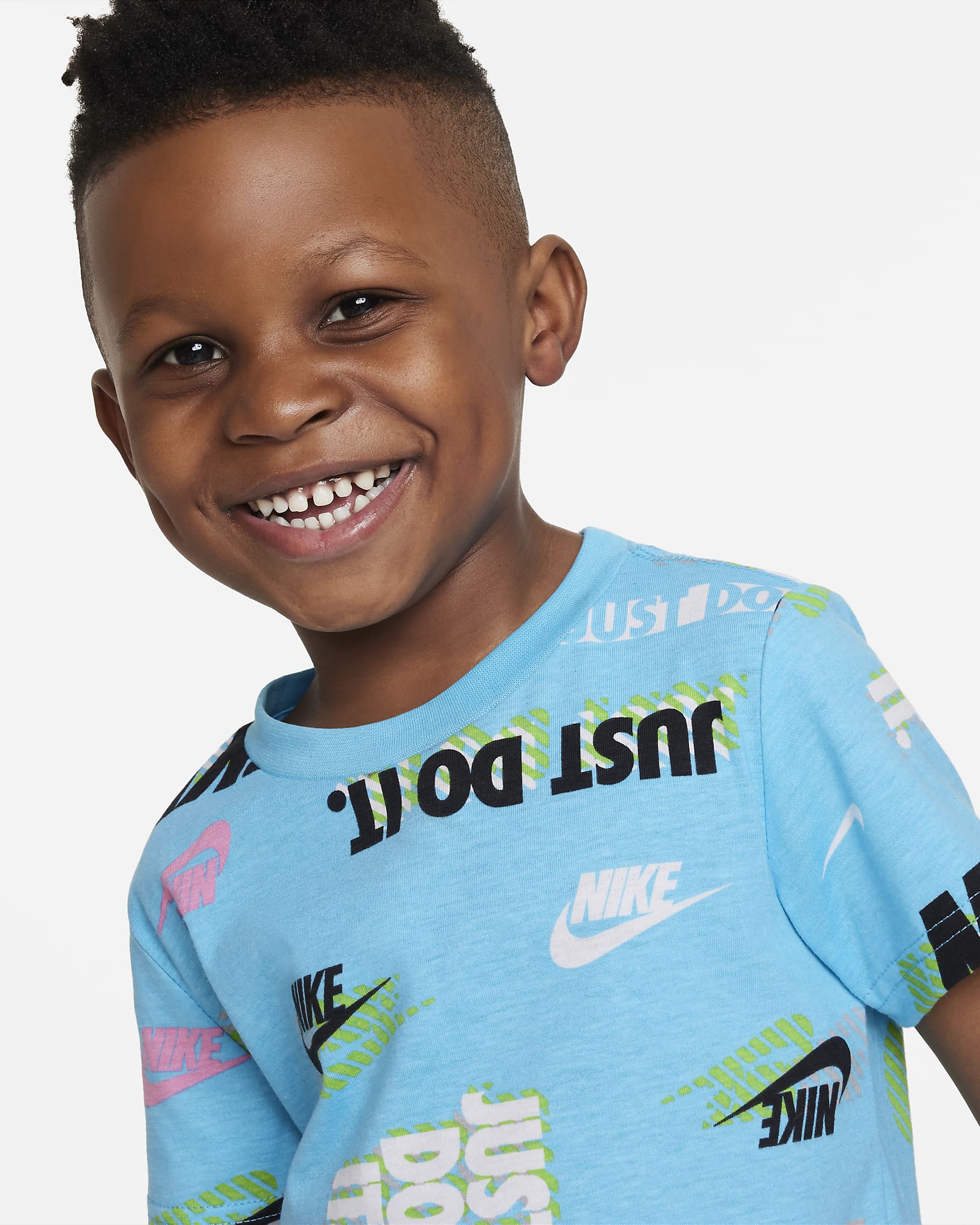 Set t-shirt -pantaloncini Nike Active Joy