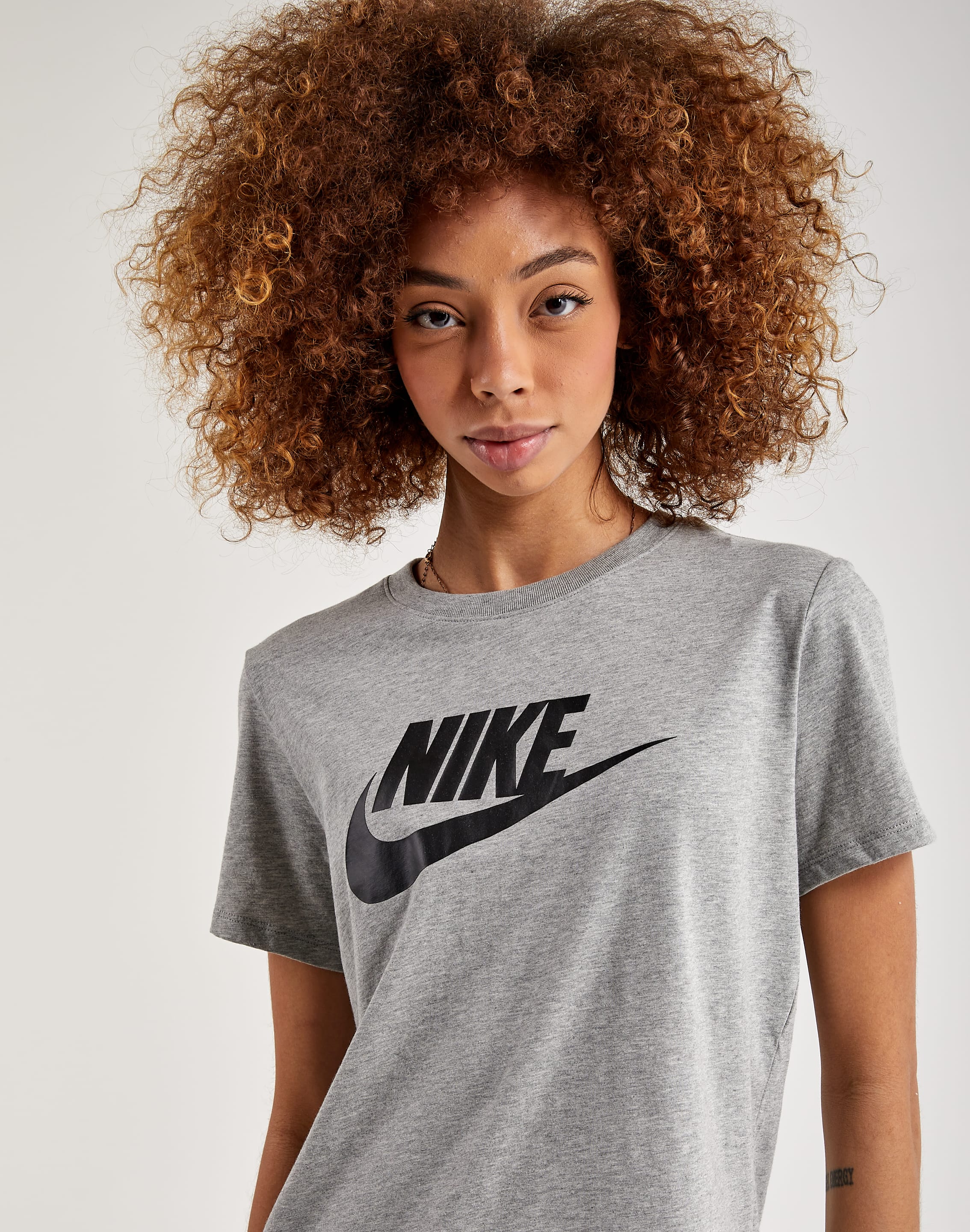 Nike Essential Icon Futura Tee