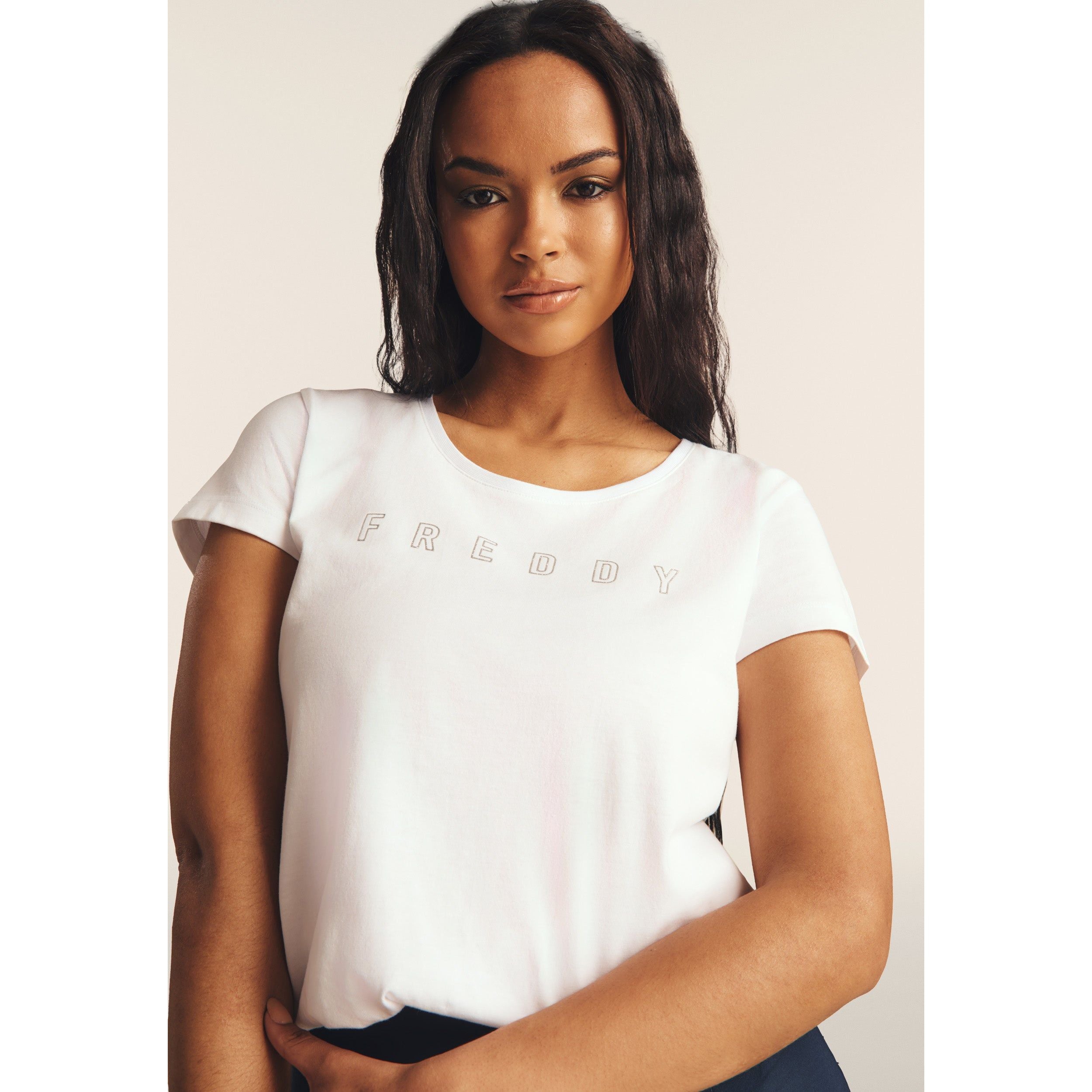 T-shirt scollo tondo con logo glitter