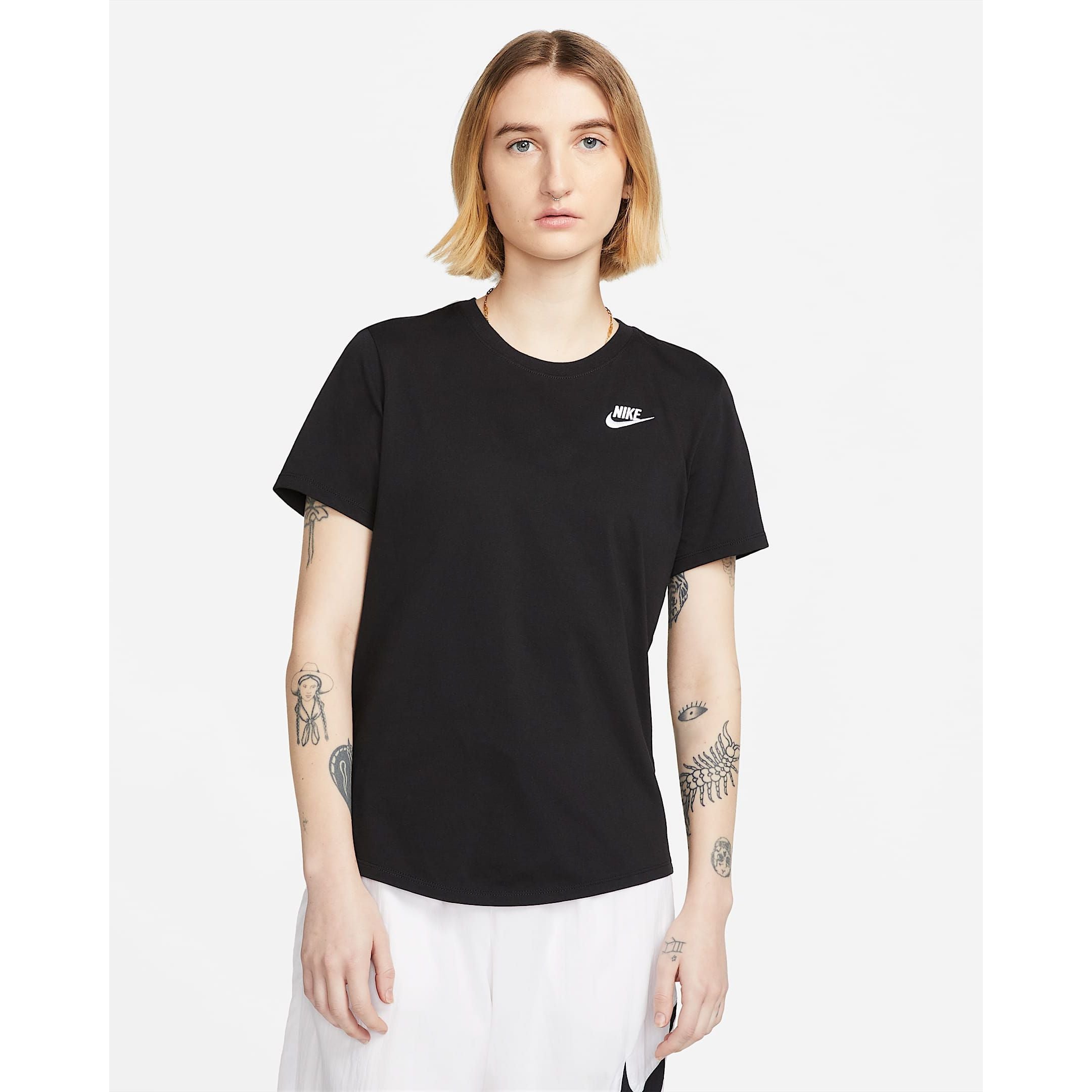 Nike Sportswear Club Essentials
T-shirt – Donna