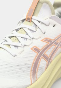GEL NIMBUS 27