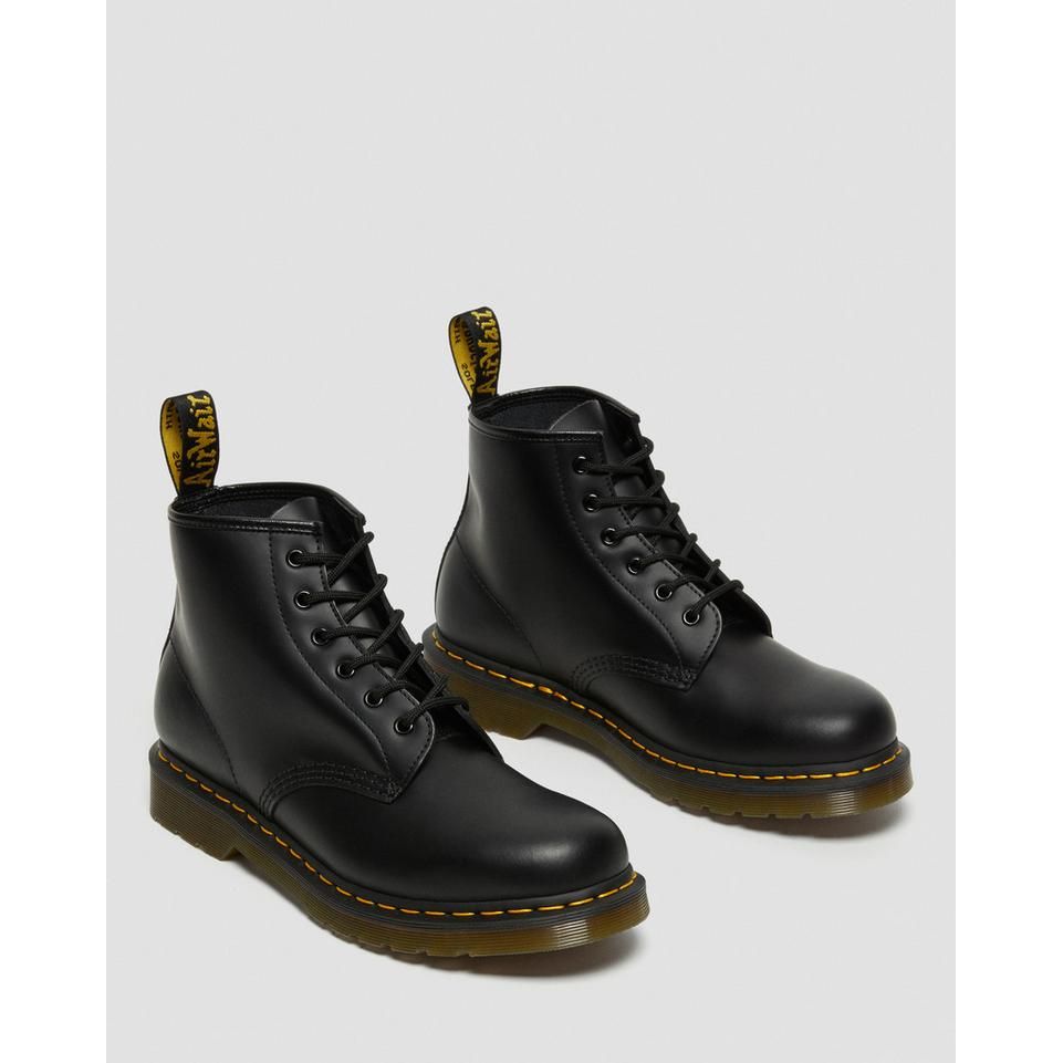 Stivaletti con cuciture gialle in pelle smooth nero
