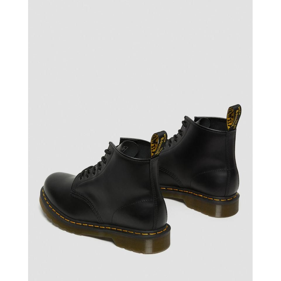 Stivaletti con cuciture gialle in pelle smooth nero