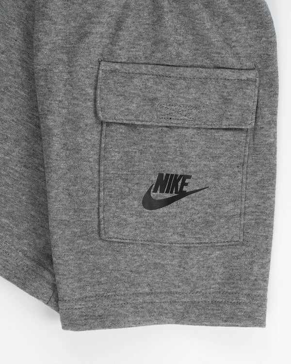 Completo con pantaloncino cargo NIKE
