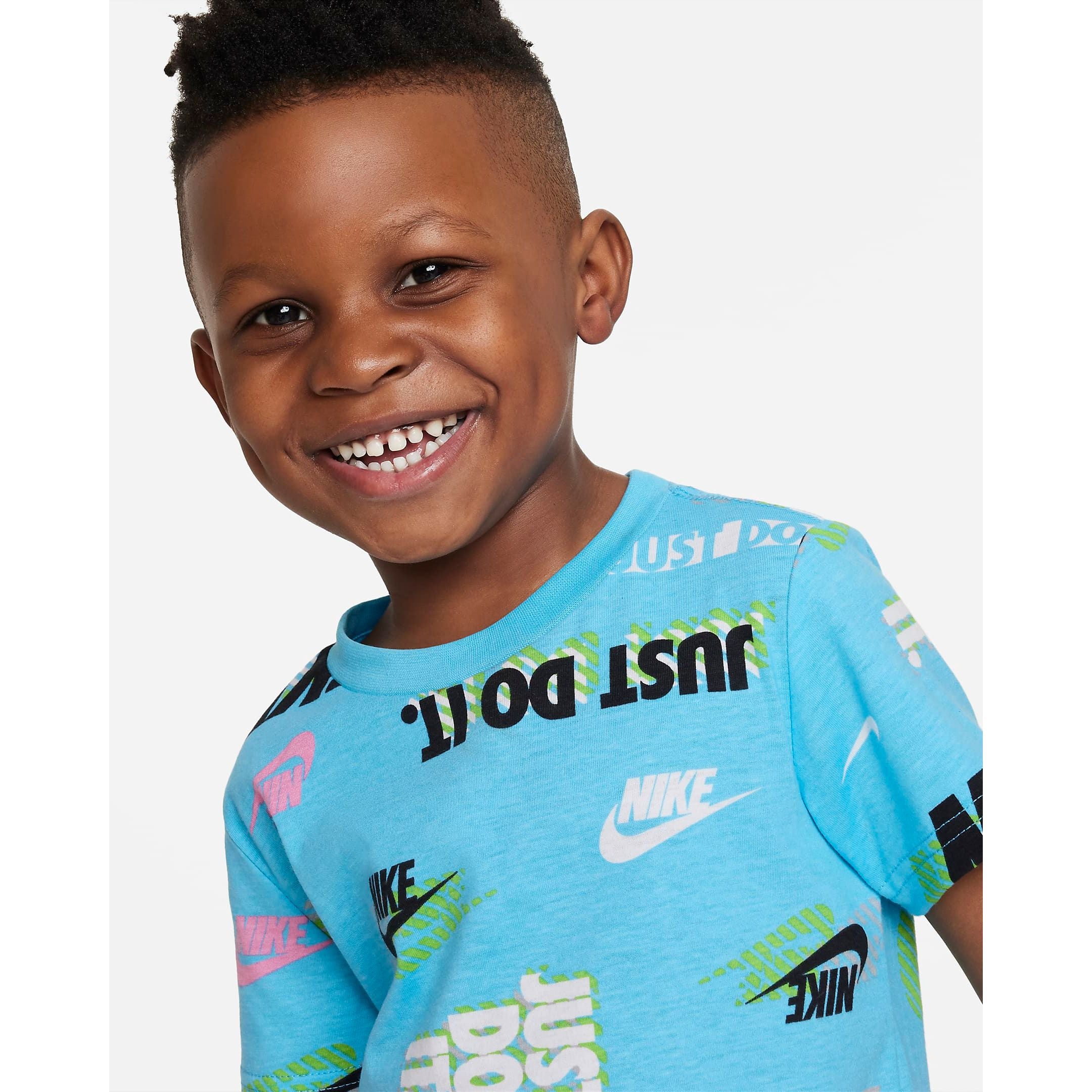 Set t-shirt -pantaloncini Nike Active Joy