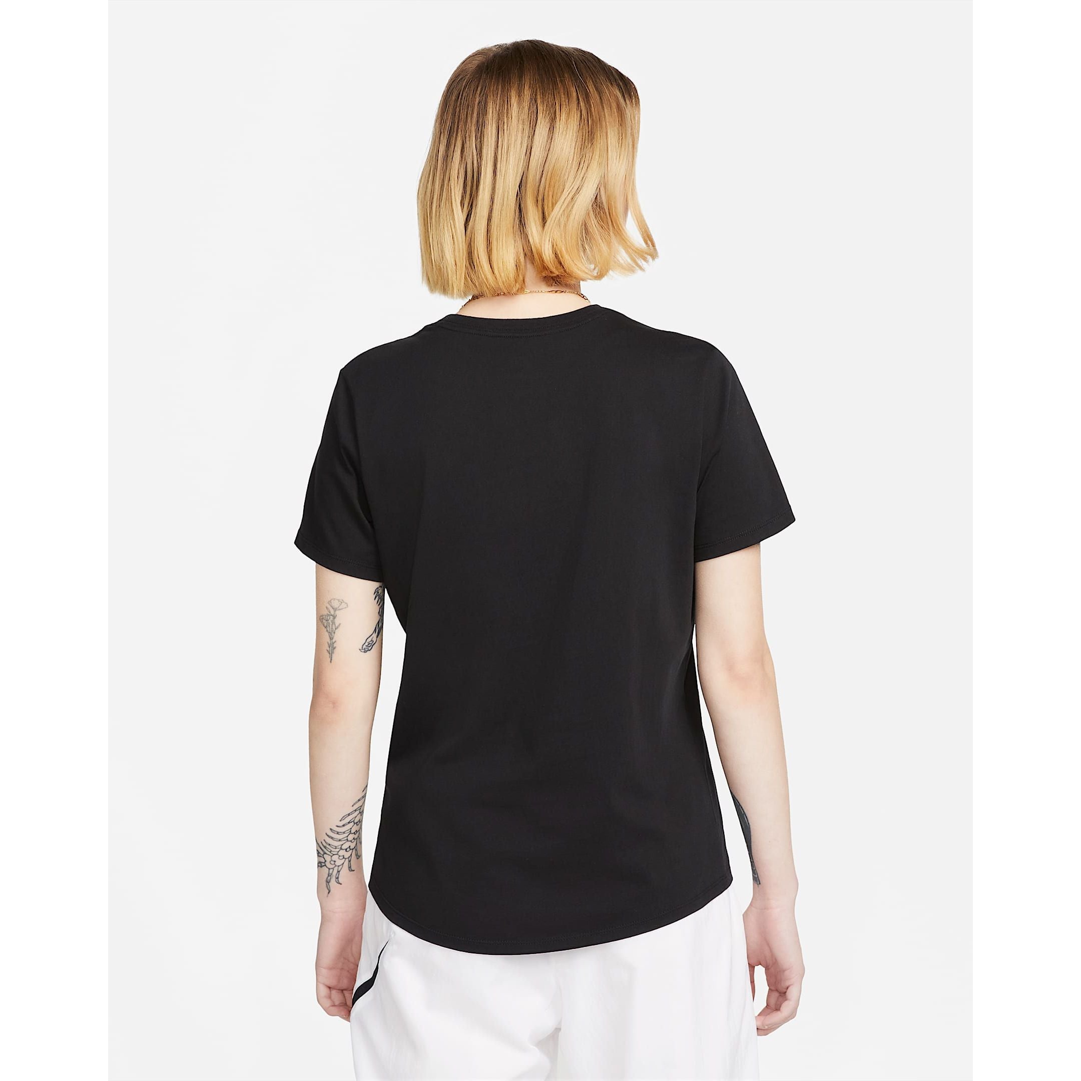Nike Sportswear Club Essentials
T-shirt – Donna