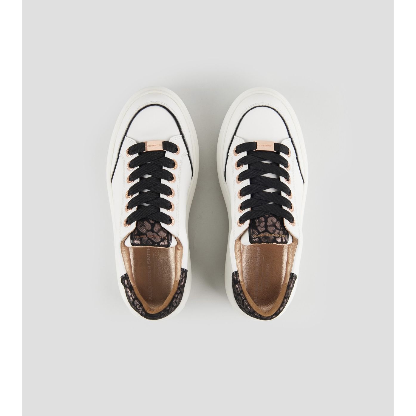 LANCASTER WOMAN WHITE DARK BRONZE