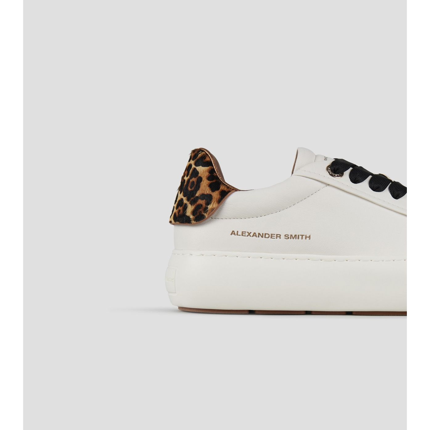 SOHO WOMAN WHITE MAC SAND